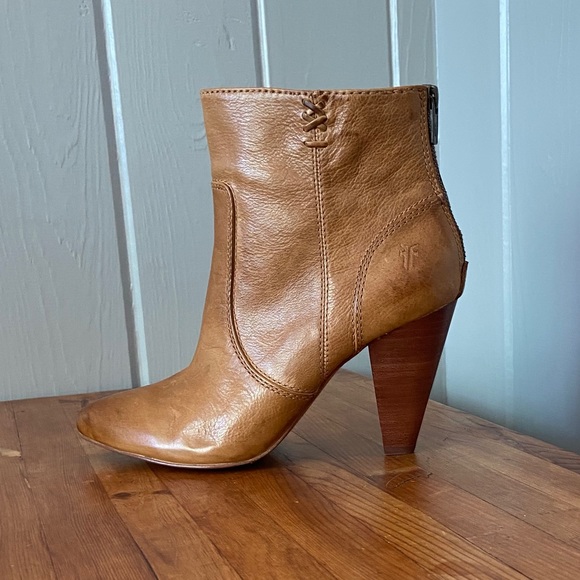 Frye NWOT Regina Heel Ankle Booties Cognac - RARE - Picture 12 of 15